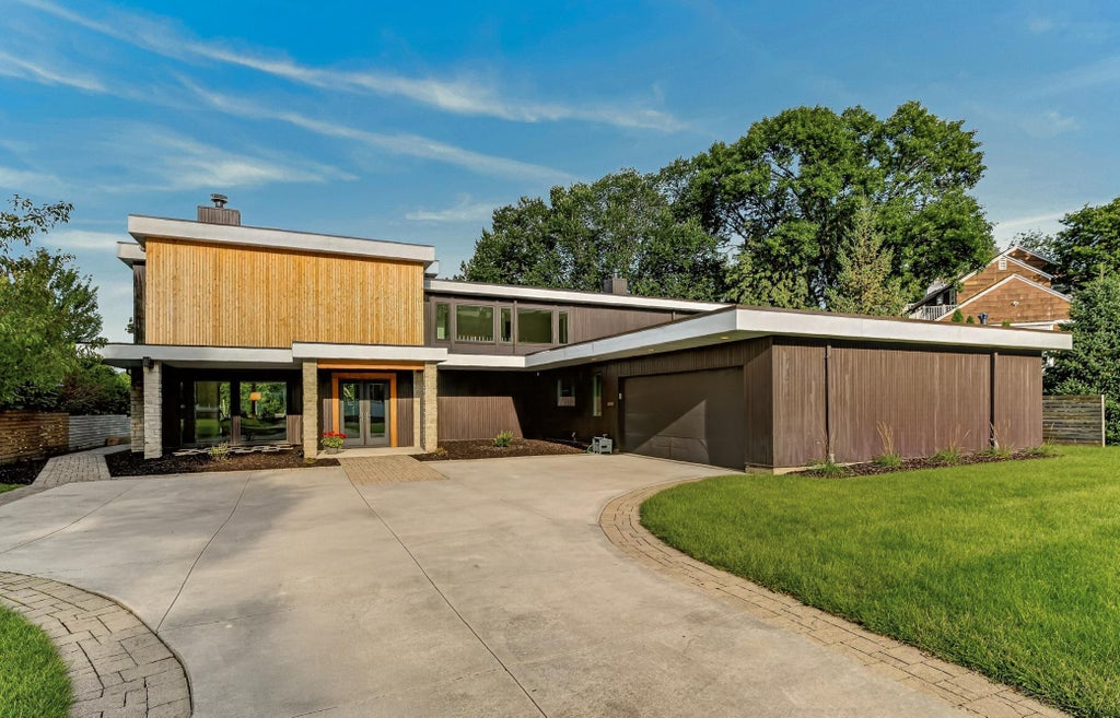 Photo of 1061 Plummer Lane SW, Rochester, MN 55902 (MLS # 7111748)