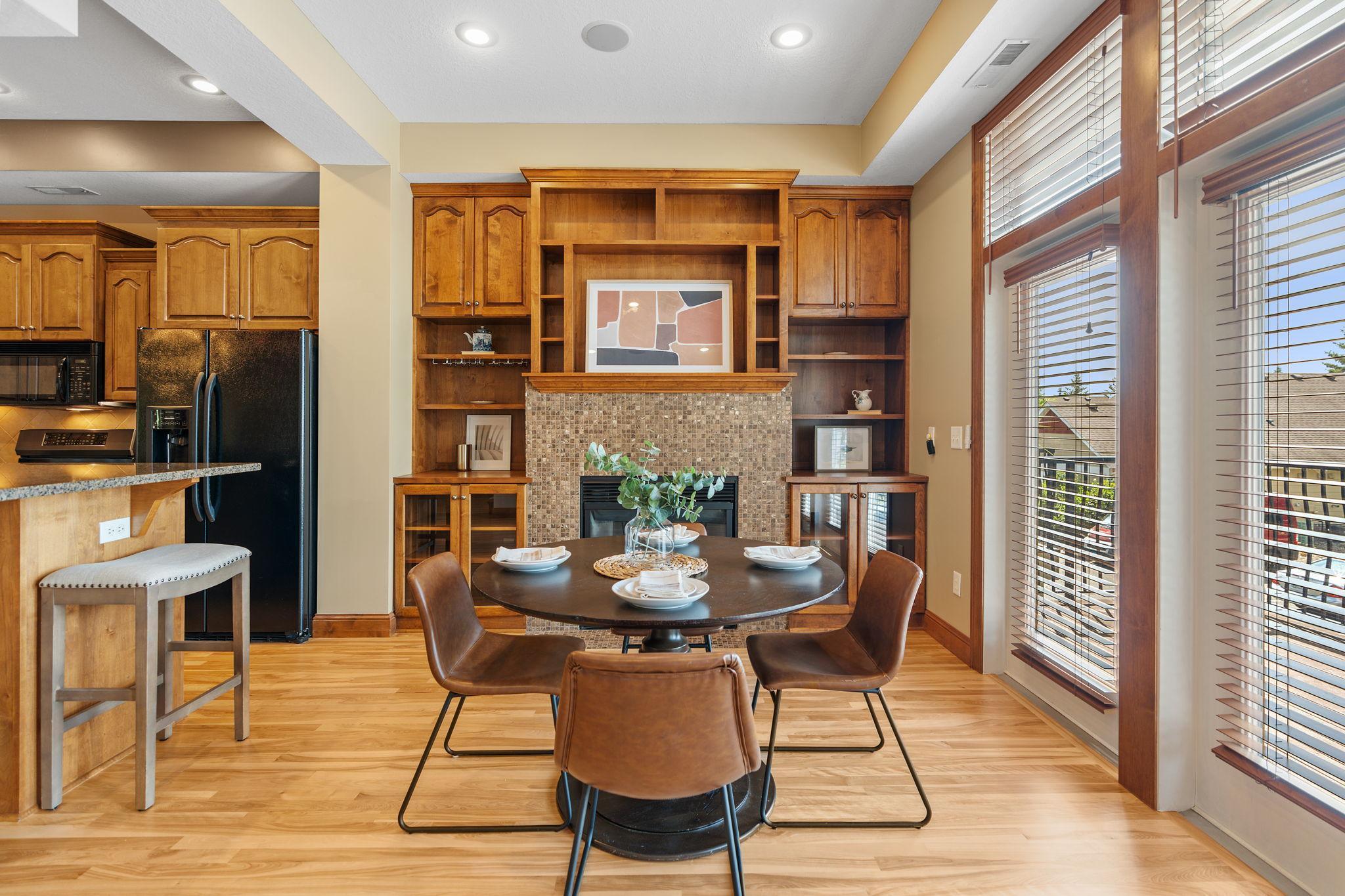 326 E Travelers Trail