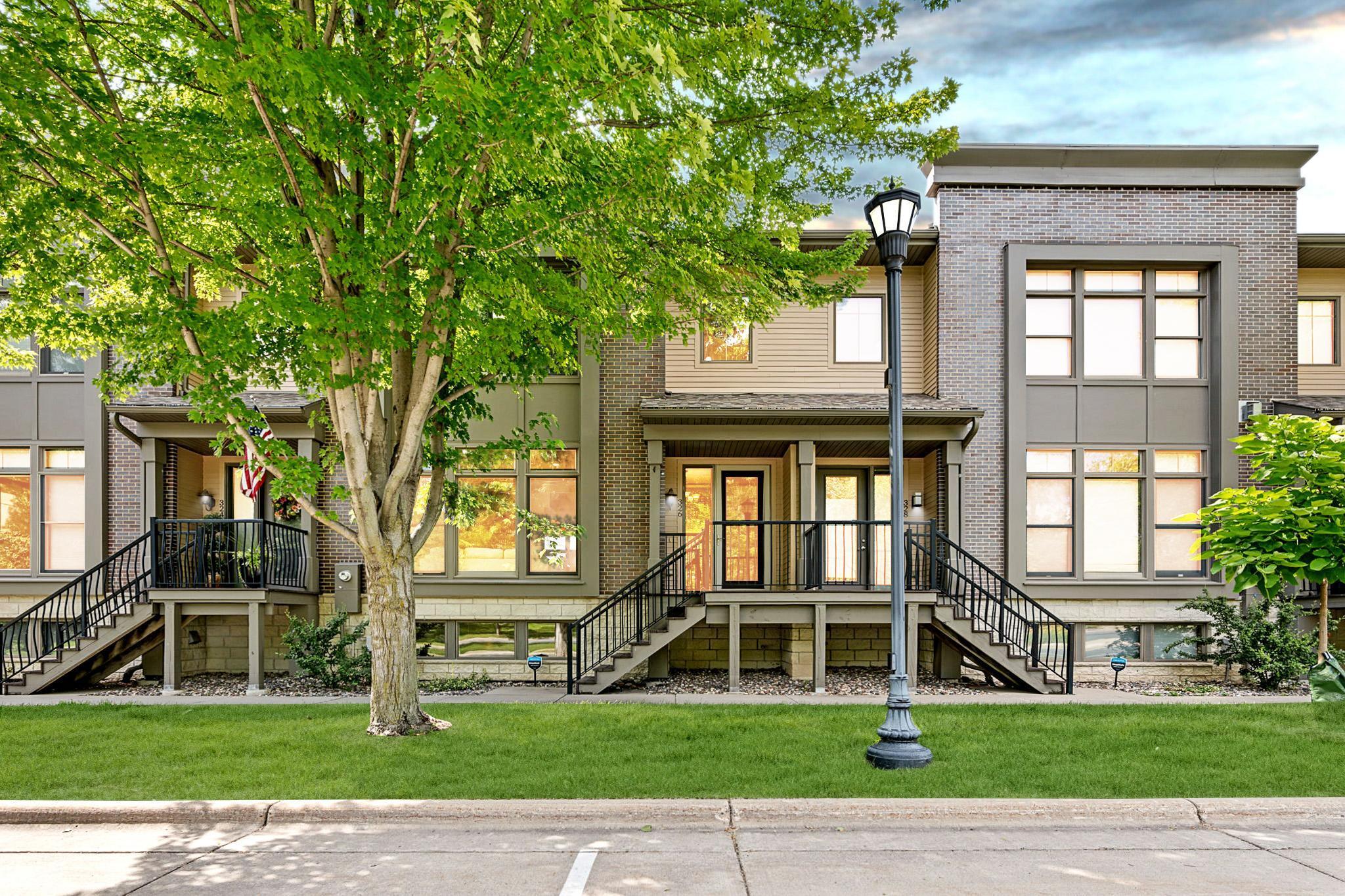 326 E Travelers Trail