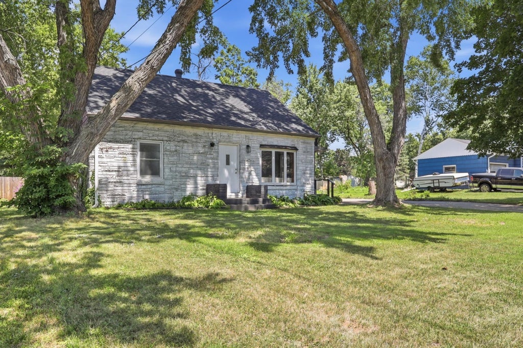 Photo of 2258 W 105th Street, Bloomington, MN 55431 (MLS # 7111914)