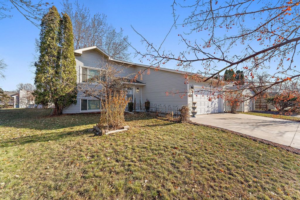 Photo of 13753 Glenhurst Avenue, Savage, MN 55378 (MLS # 7017321)