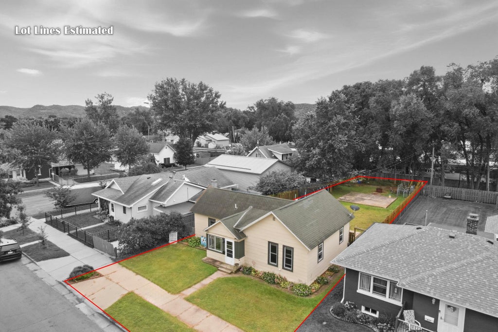 Photo of 623 E Howard Street, Winona, MN 55987 (MLS # 7144015)