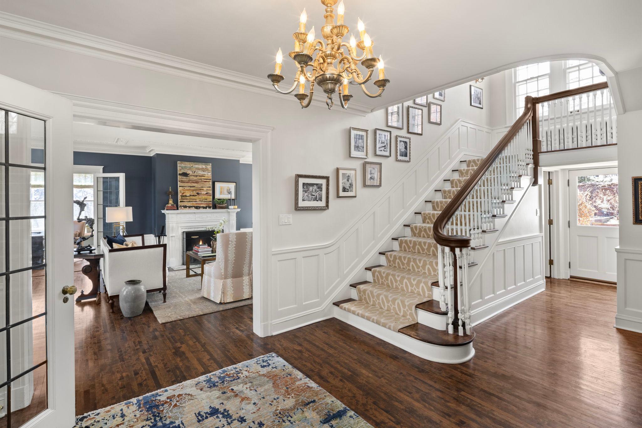 2774 W Lake Of The Isles Parkway