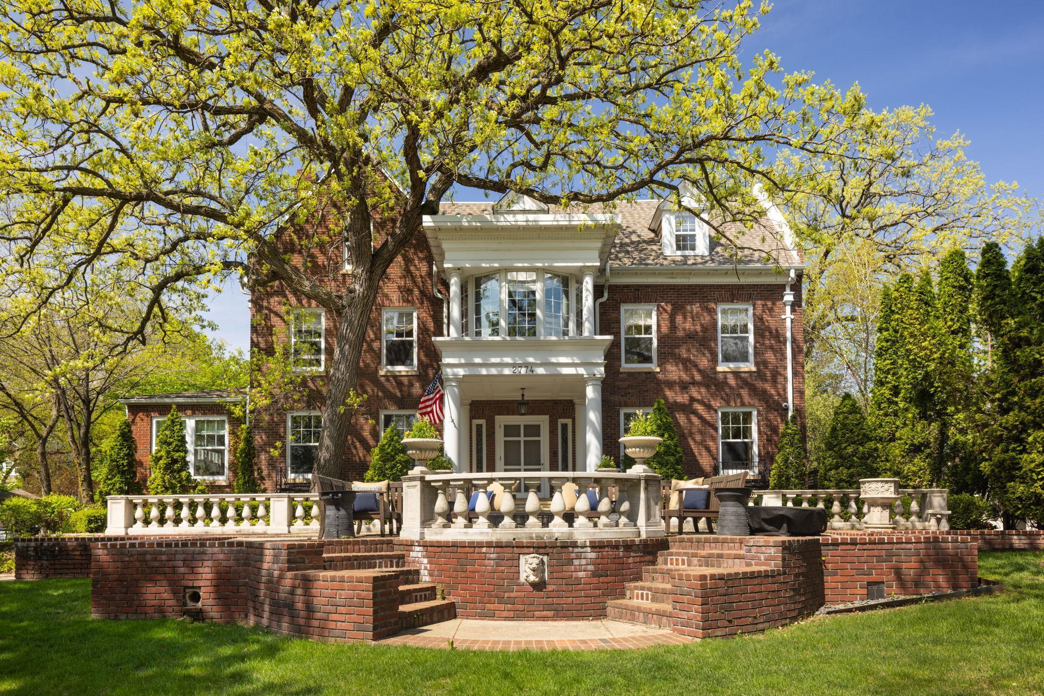 2774 W Lake Of The Isles Parkway