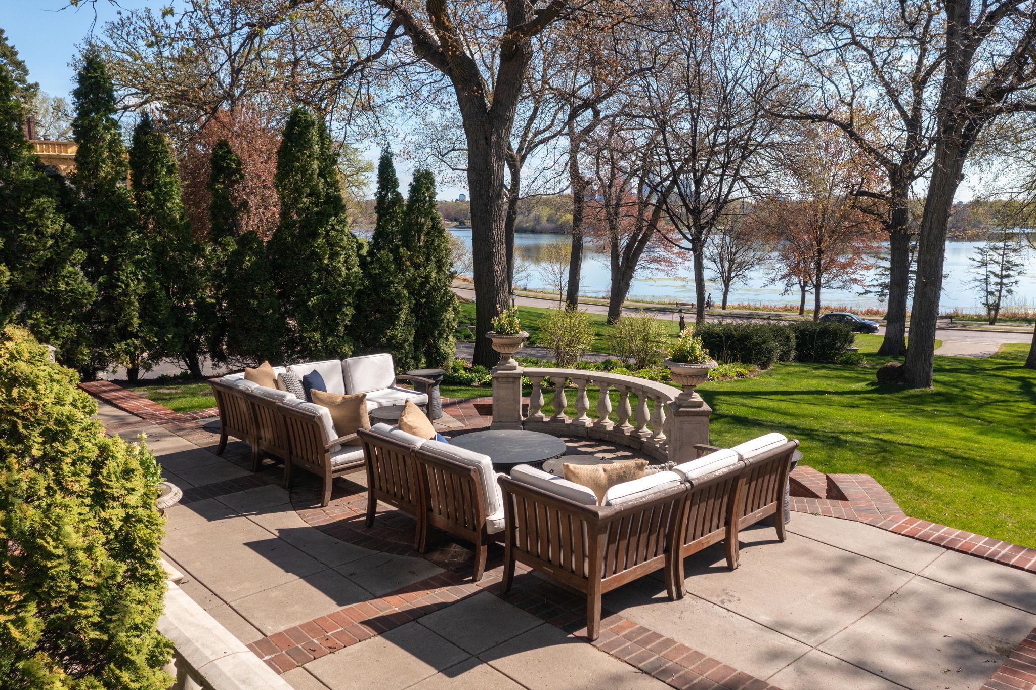 2774 W Lake Of The Isles Parkway