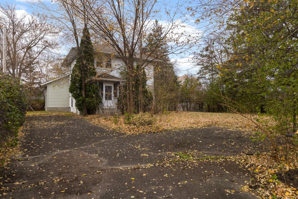 Photo of 1890 Hamline Avenue N, Roseville, MN 55113 (MLS # 6819044)