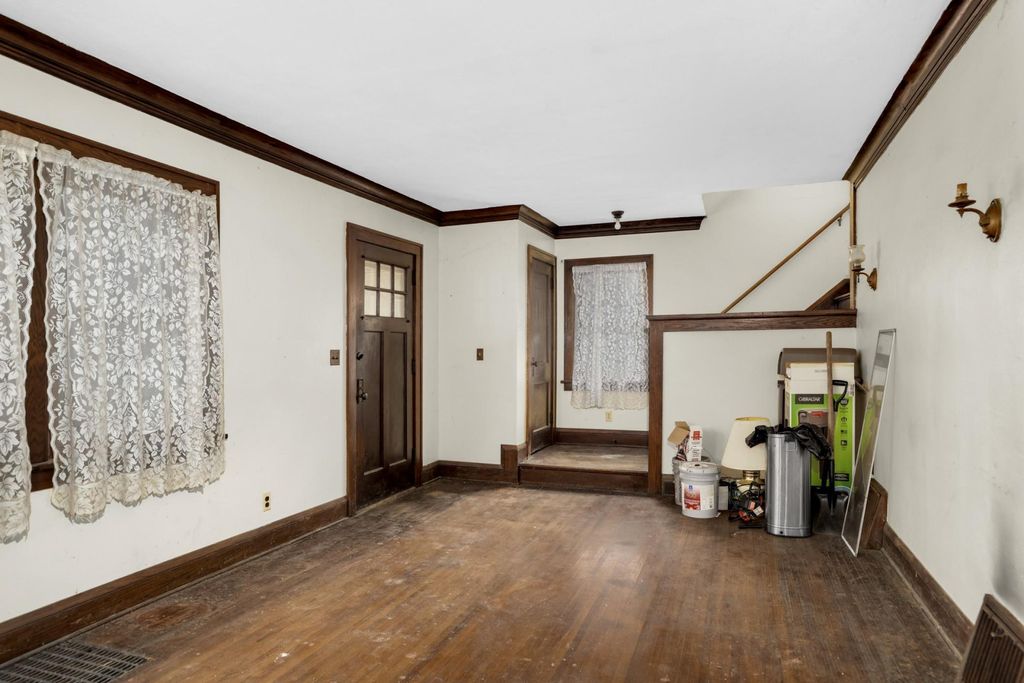 Photo of 1890 Hamline Avenue N, Roseville, MN 55113 (MLS # 6819044)