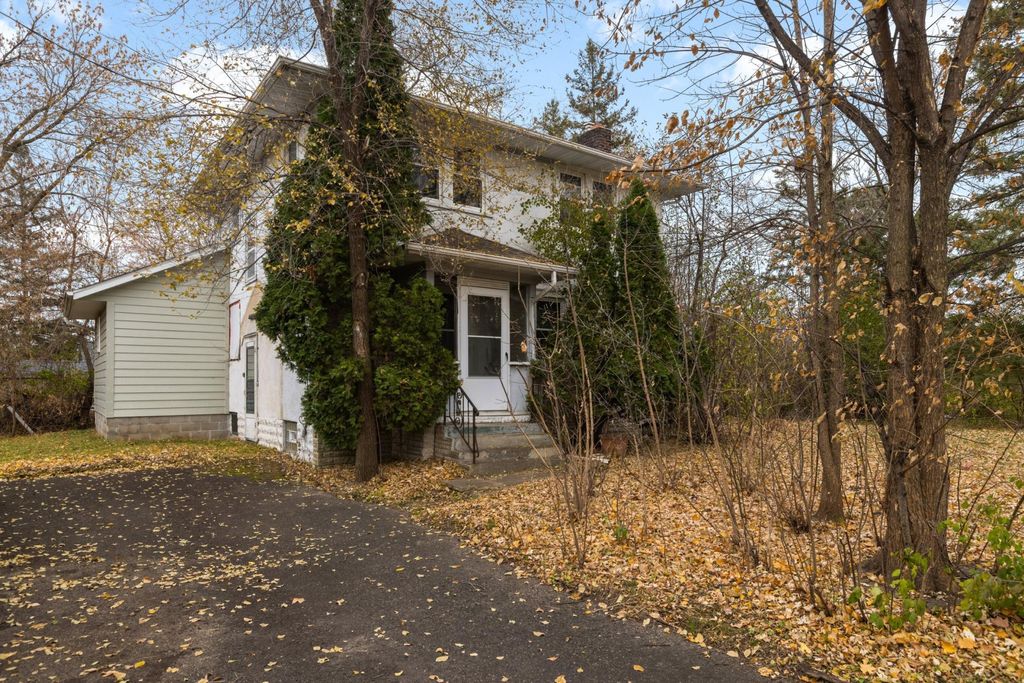 Photo of 1890 Hamline Avenue N, Roseville, MN 55113 (MLS # 6819044)