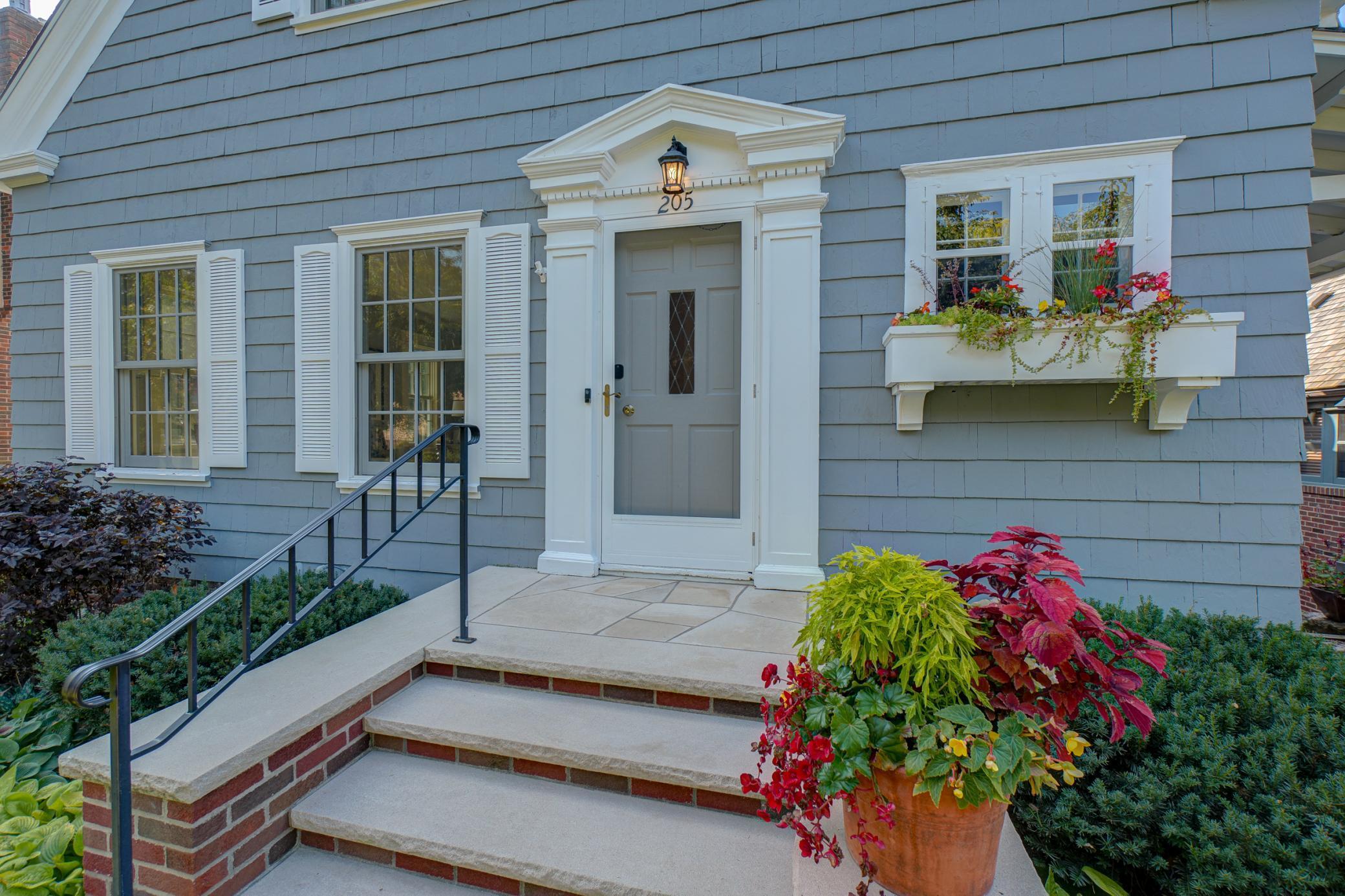 205 Valleyview Place