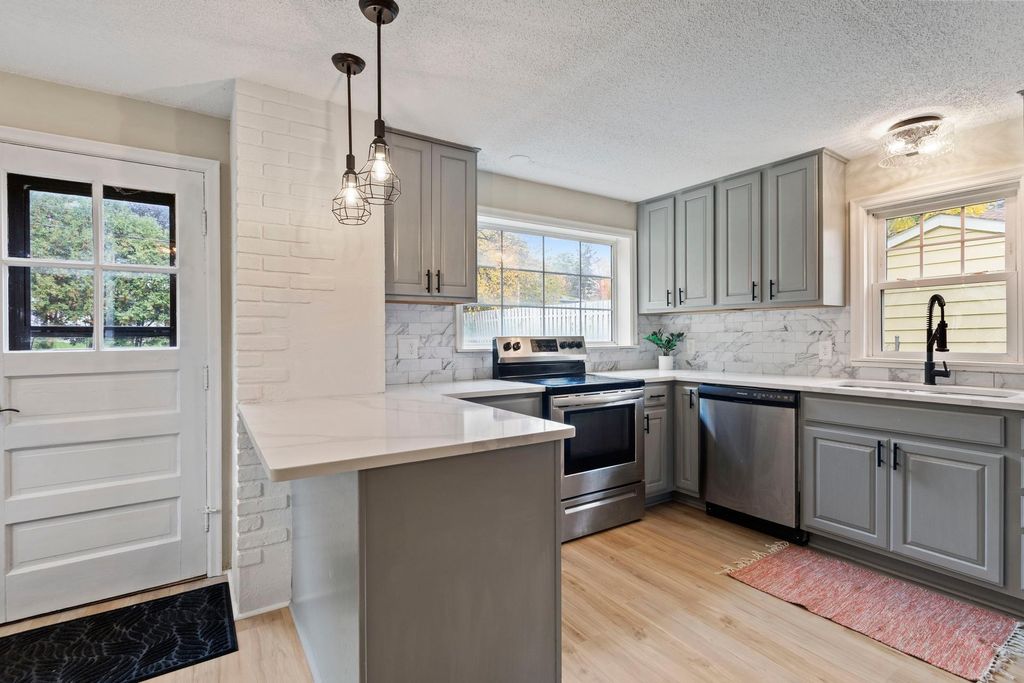 Photo of 1467 County Road B E, Maplewood, MN 55109 (MLS # 6825288)