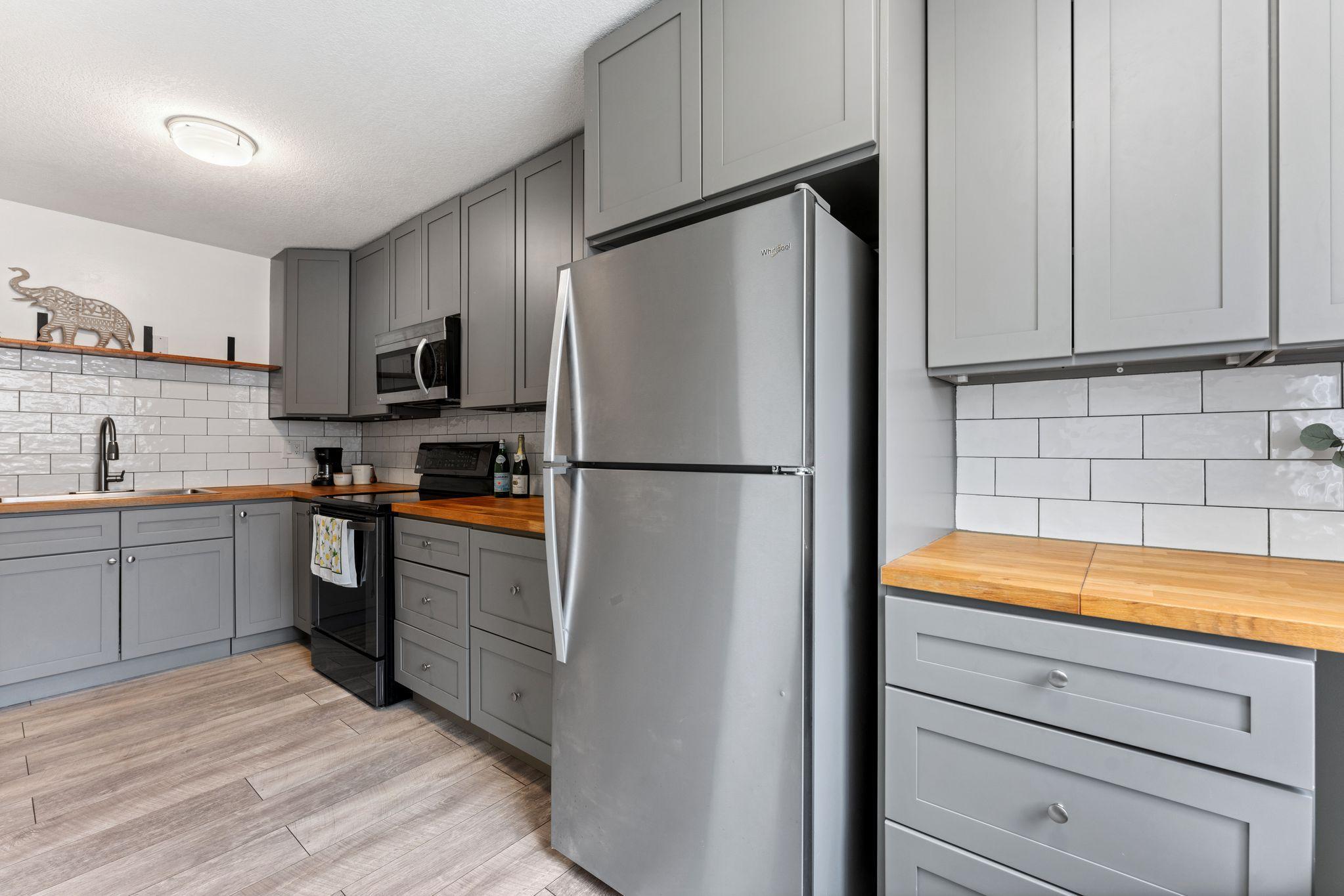 421 Robert Street S