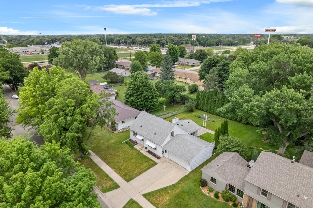 Photo of 1402 6th Street NW, Austin, MN 55912 (MLS # 7096387)