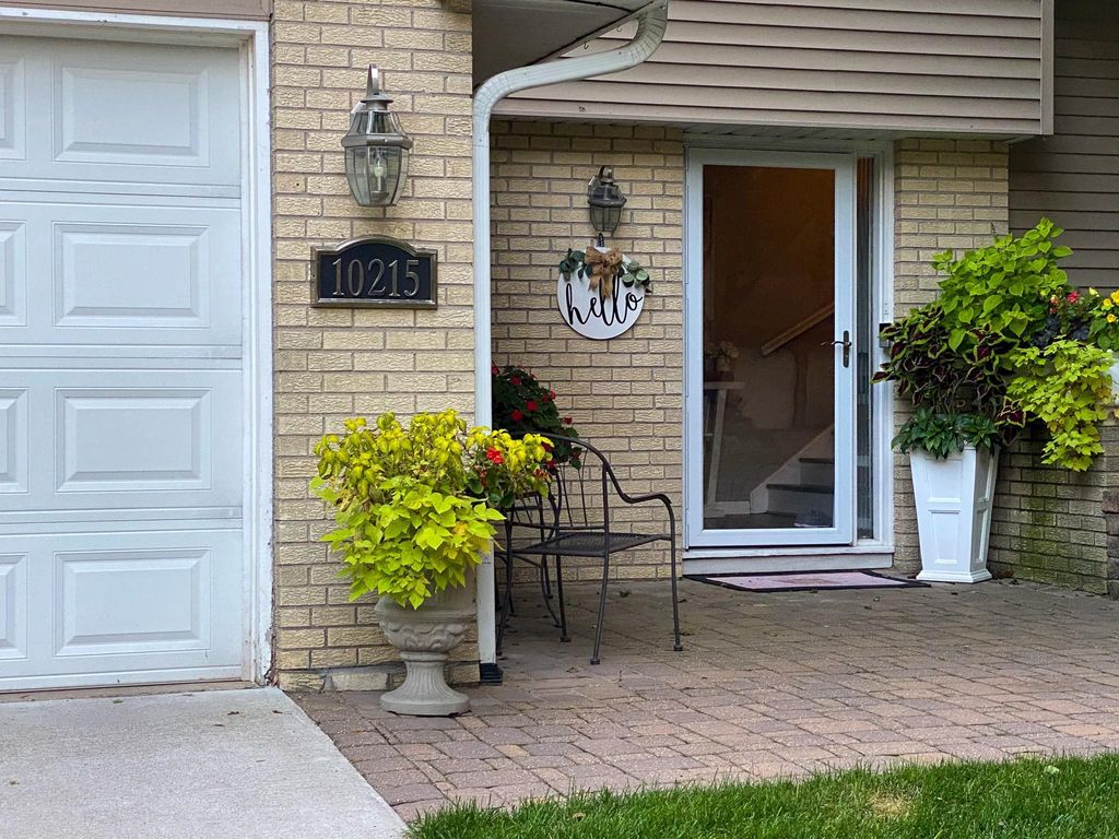 Photo of 10215 39th Avenue N, Plymouth, MN 55441 (MLS # 7075711)