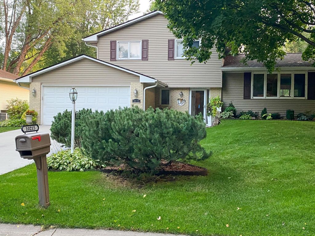 Photo of 10215 39th Avenue N, Plymouth, MN 55441 (MLS # 7075711)