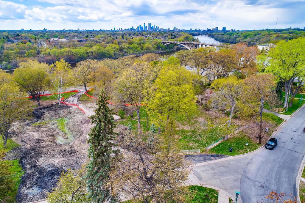 98 Mississippi River Blvd N - Lot