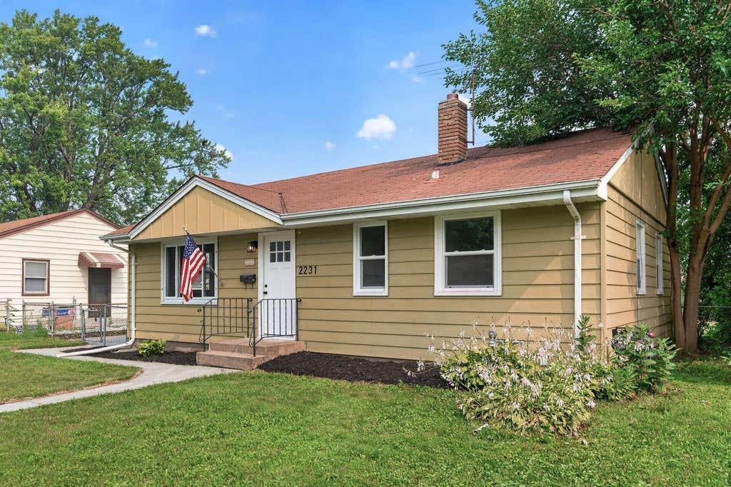 Photo of 2231 Maryland Avenue E, Saint Paul, MN 55119 (MLS # 7126300)