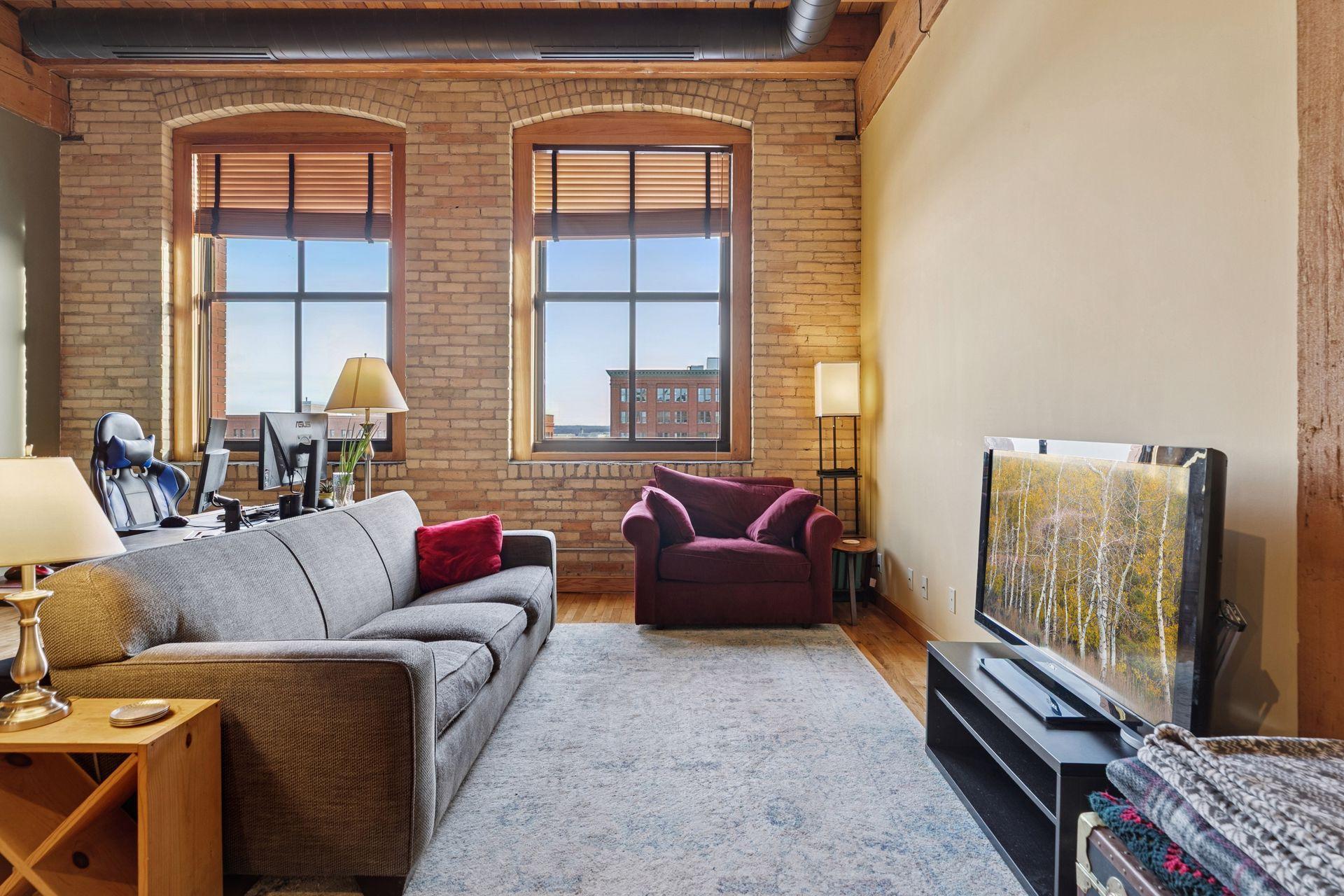 289 5th Street E 403