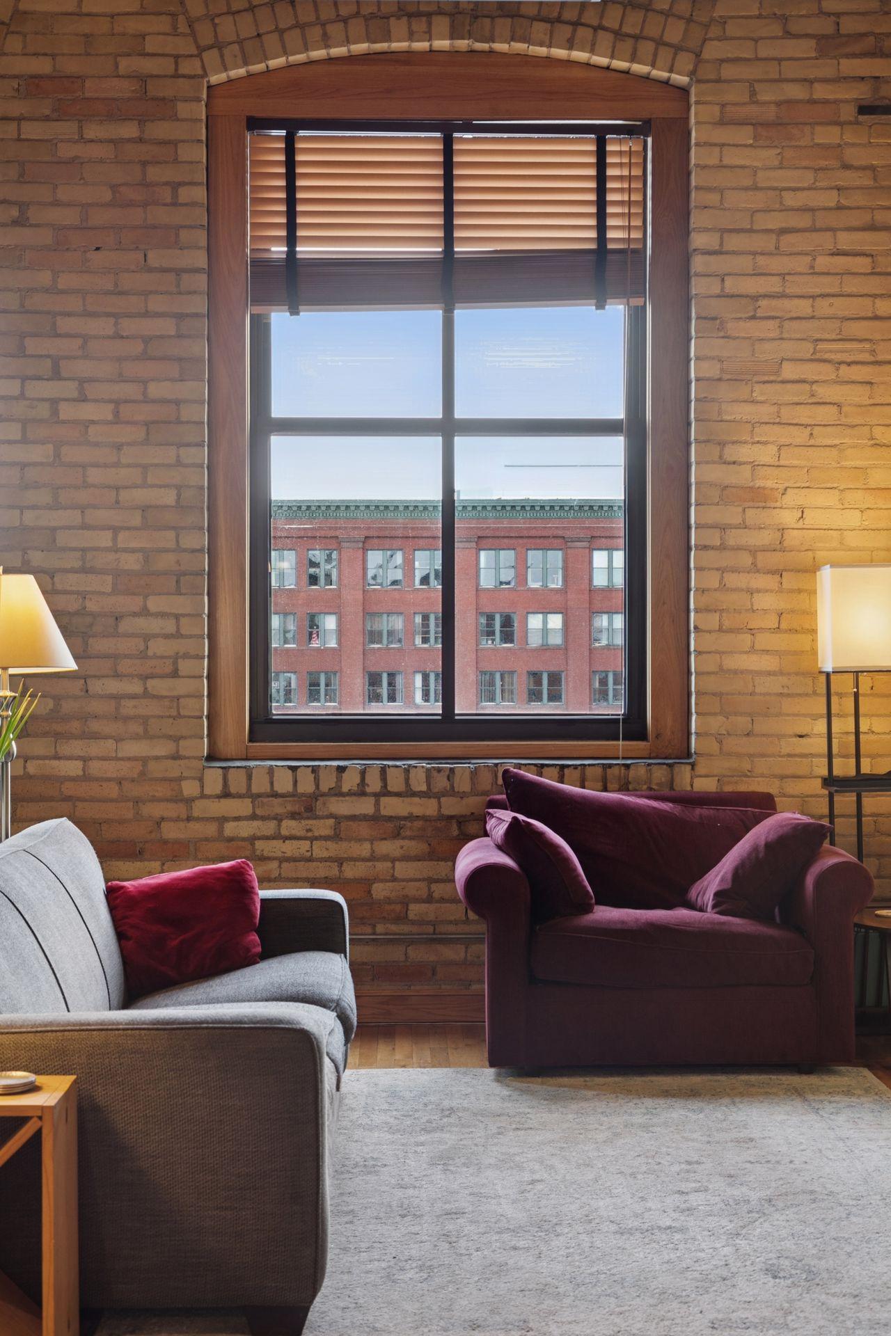 289 5th Street E 403