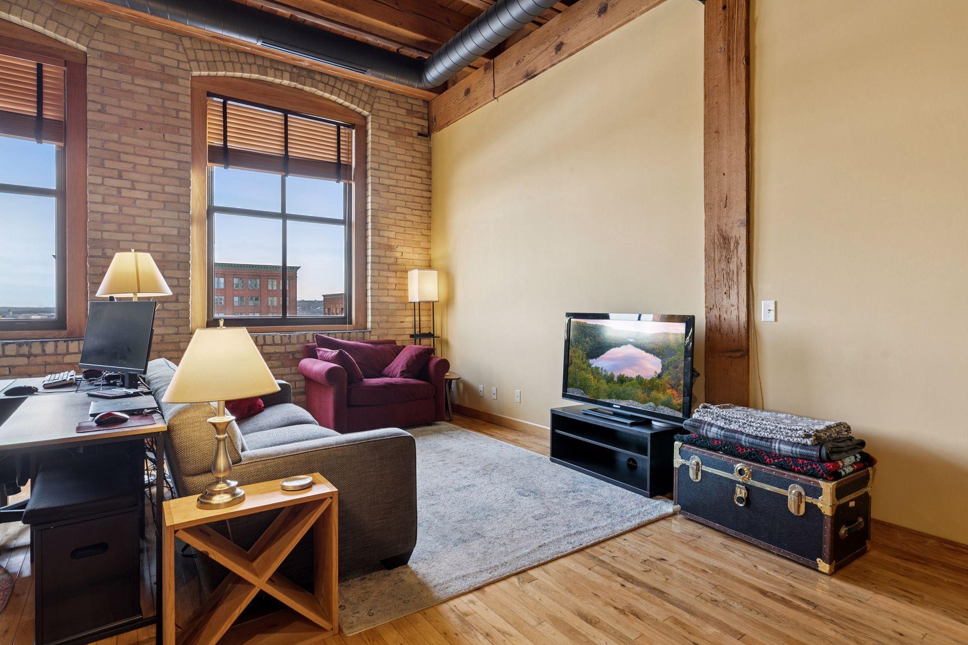 289 5th Street E 403