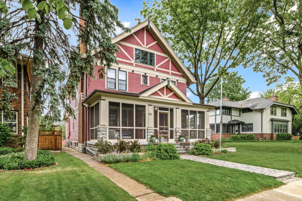 Photo of 1535 Lincoln Avenue, Saint Paul, MN 55105 (MLS # 7087305)