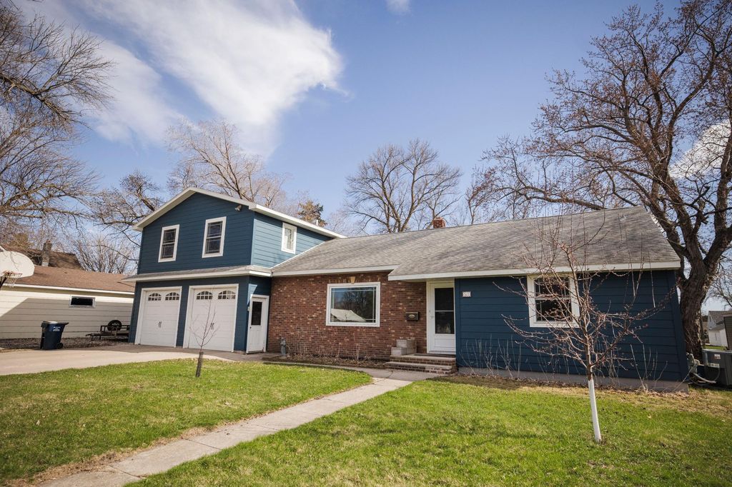 Photo of 507 W 11th Street, Morris, MN 56267 (MLS # 7057481)