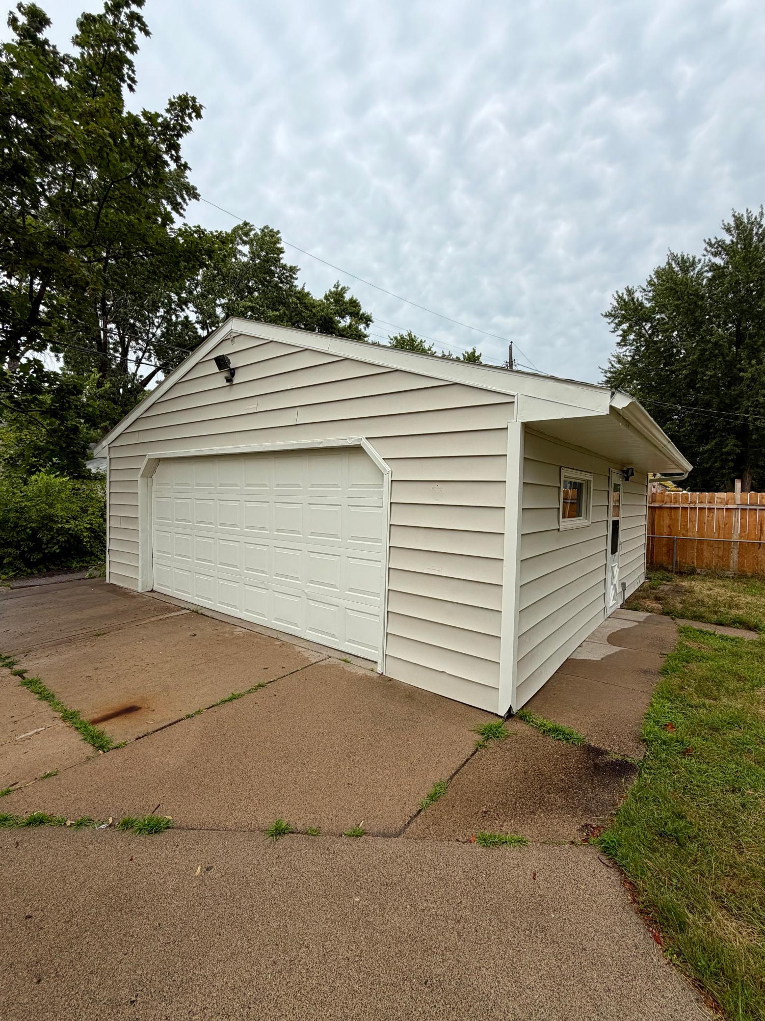 1721 Arlington Avenue E
