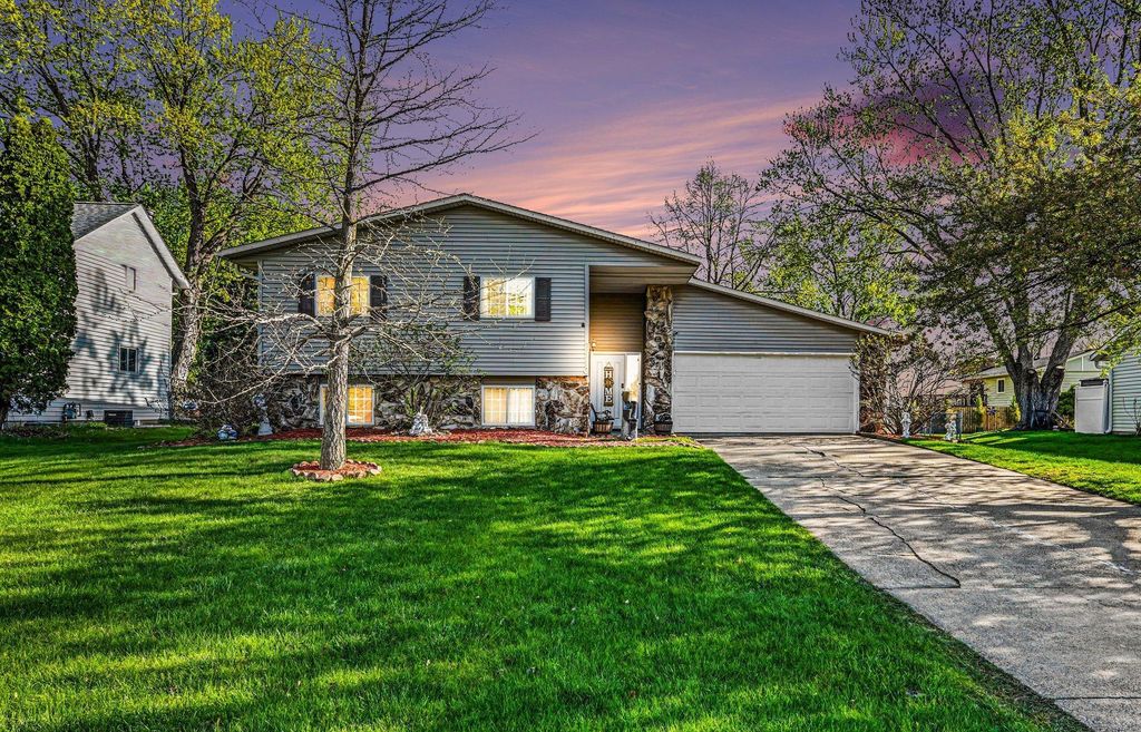 Photo of 2510 Hidden Valley Lane, Stillwater, MN 55082 (MLS # 7066708)