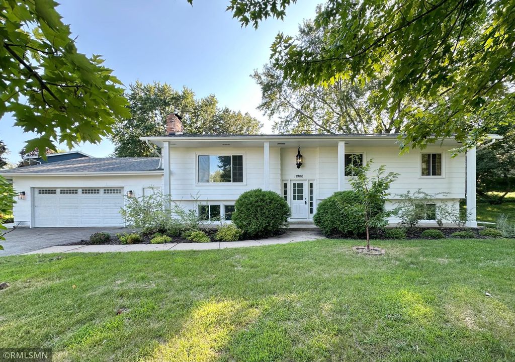 Photo of 11900 Highland View Circle, Burnsville, MN 55337 (MLS # 7006016)