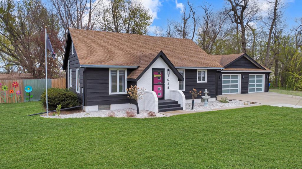 Photo of 1028 S Tyler Street, Tyler, MN 56178 (MLS # 7067444)
