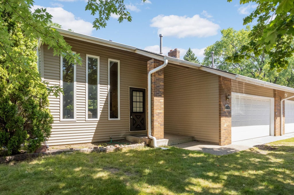 Photo of 2704 Rolling Oaks Road, Burnsville, MN 55337 (MLS # 7131884)