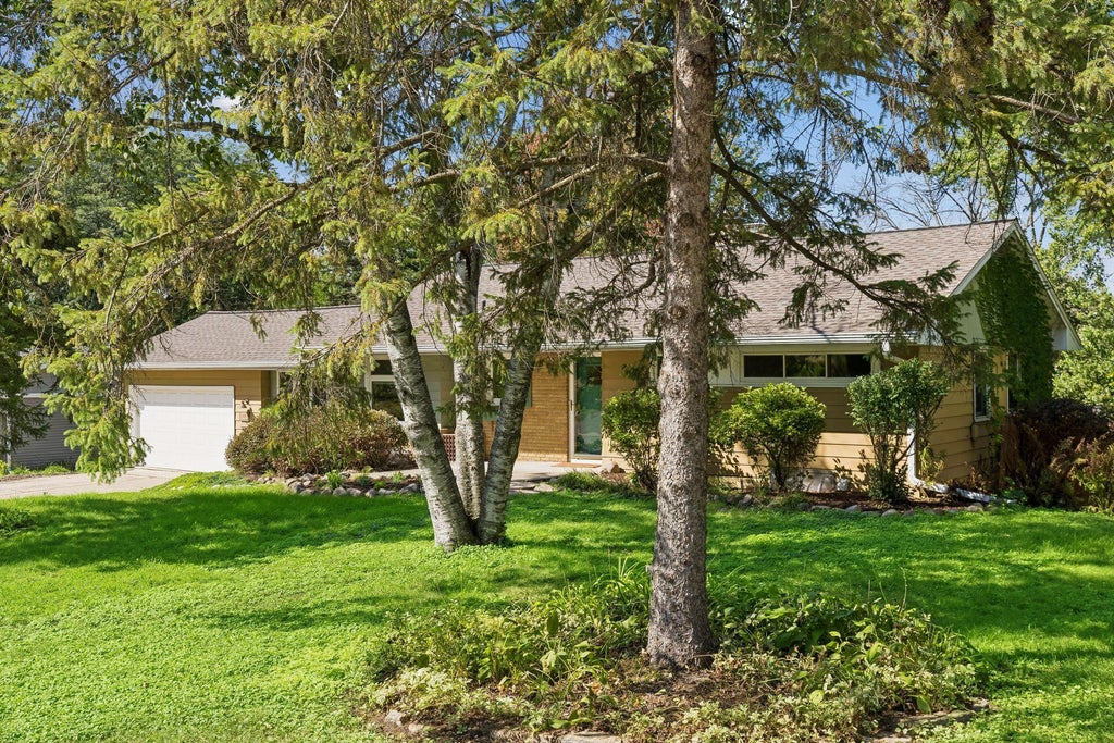 Photo of 2131 Perry Avenue N, Golden Valley, MN 55422 (MLS # 7138122)