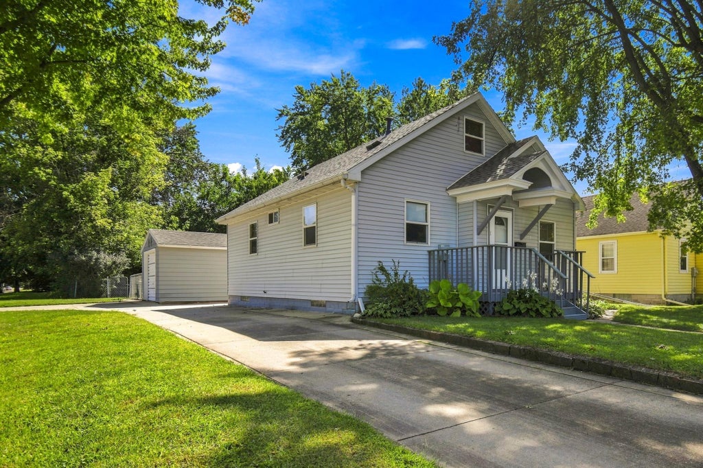 Photo of 1310 8th Street NW, Austin, MN 55912 (MLS # 7139281)