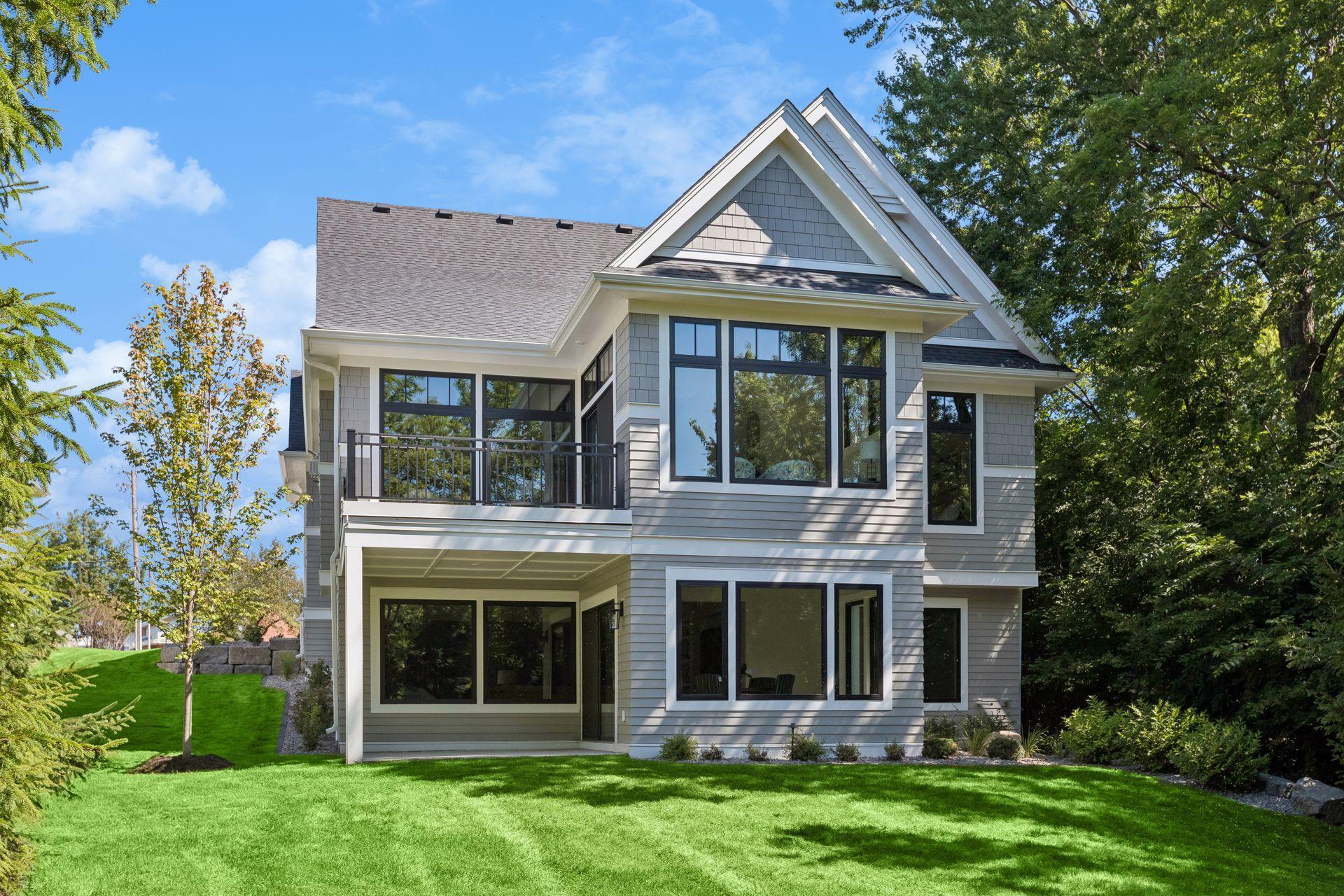 270 Wayzata Boulevard E