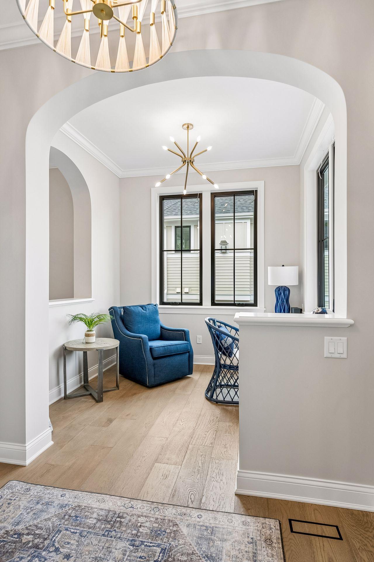 270 Wayzata Boulevard E