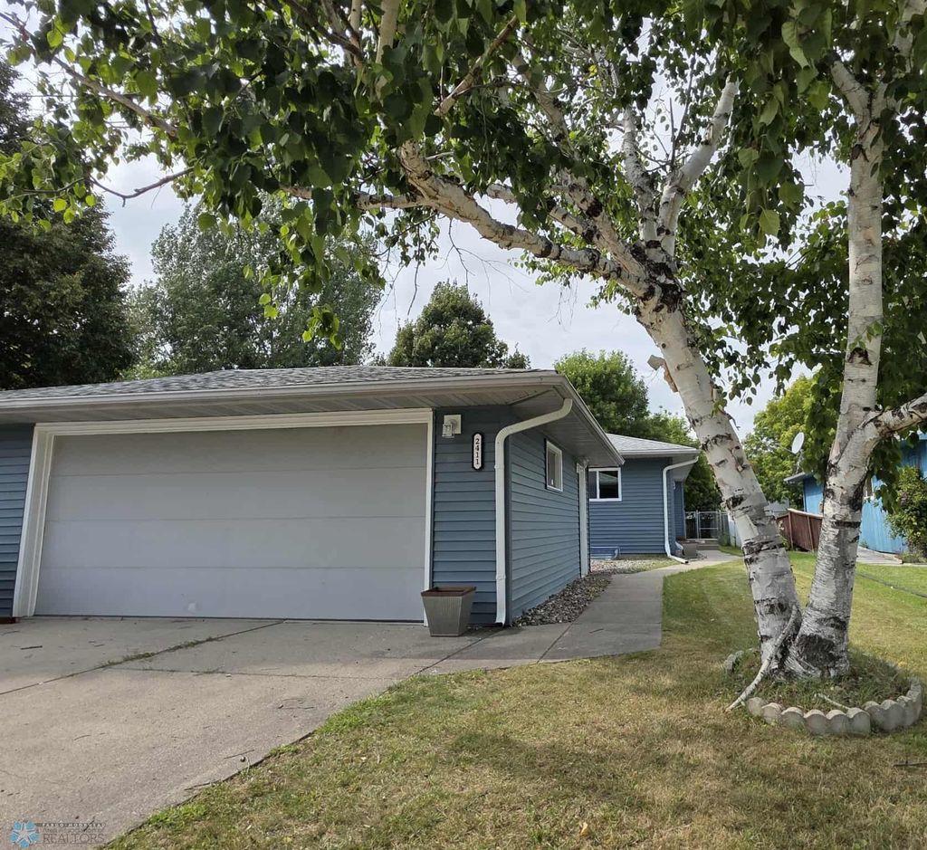 Photo of 2411 Country Club Parkway, Moorhead, MN 56560 (MLS # 7021569)