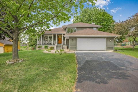 7470 Canyon Curve Chanhassen MN 55317