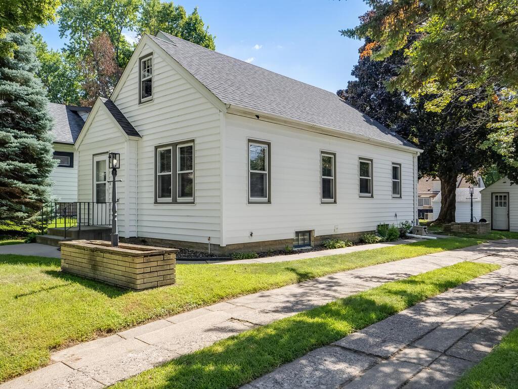 234 Haskell Street E