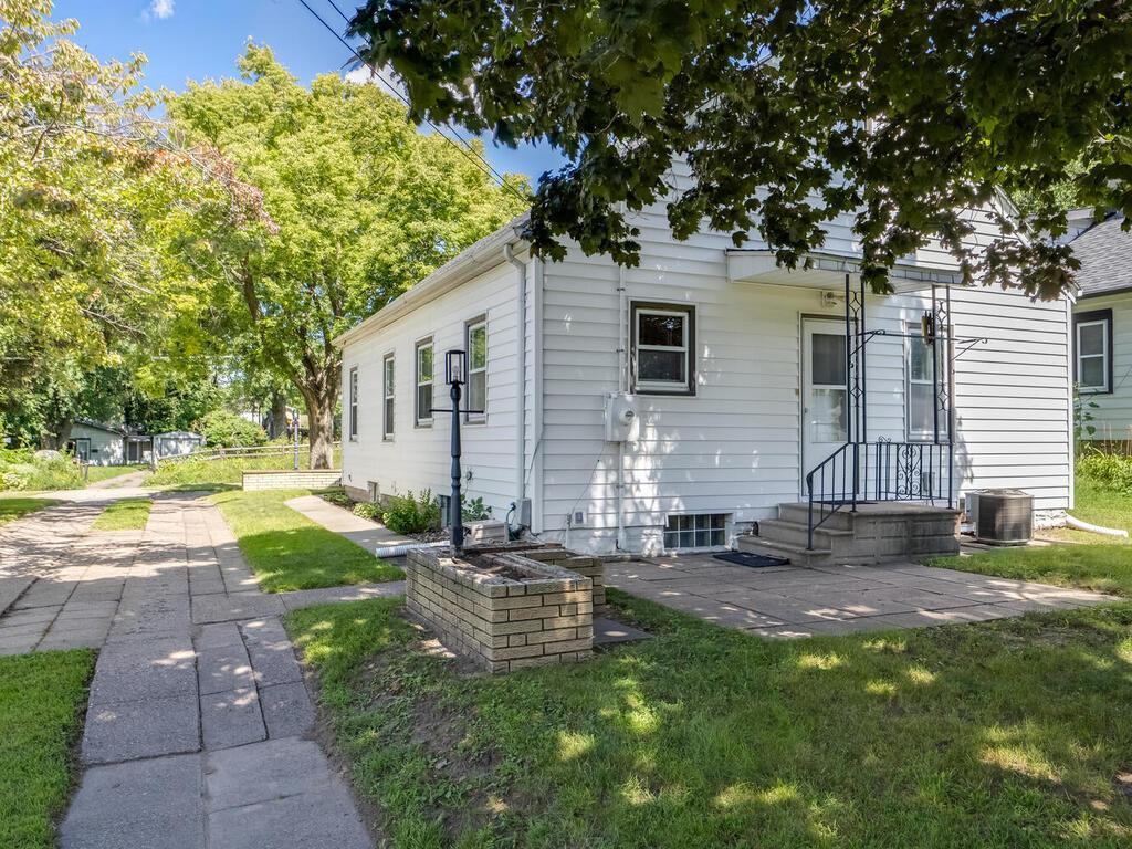 234 Haskell Street E