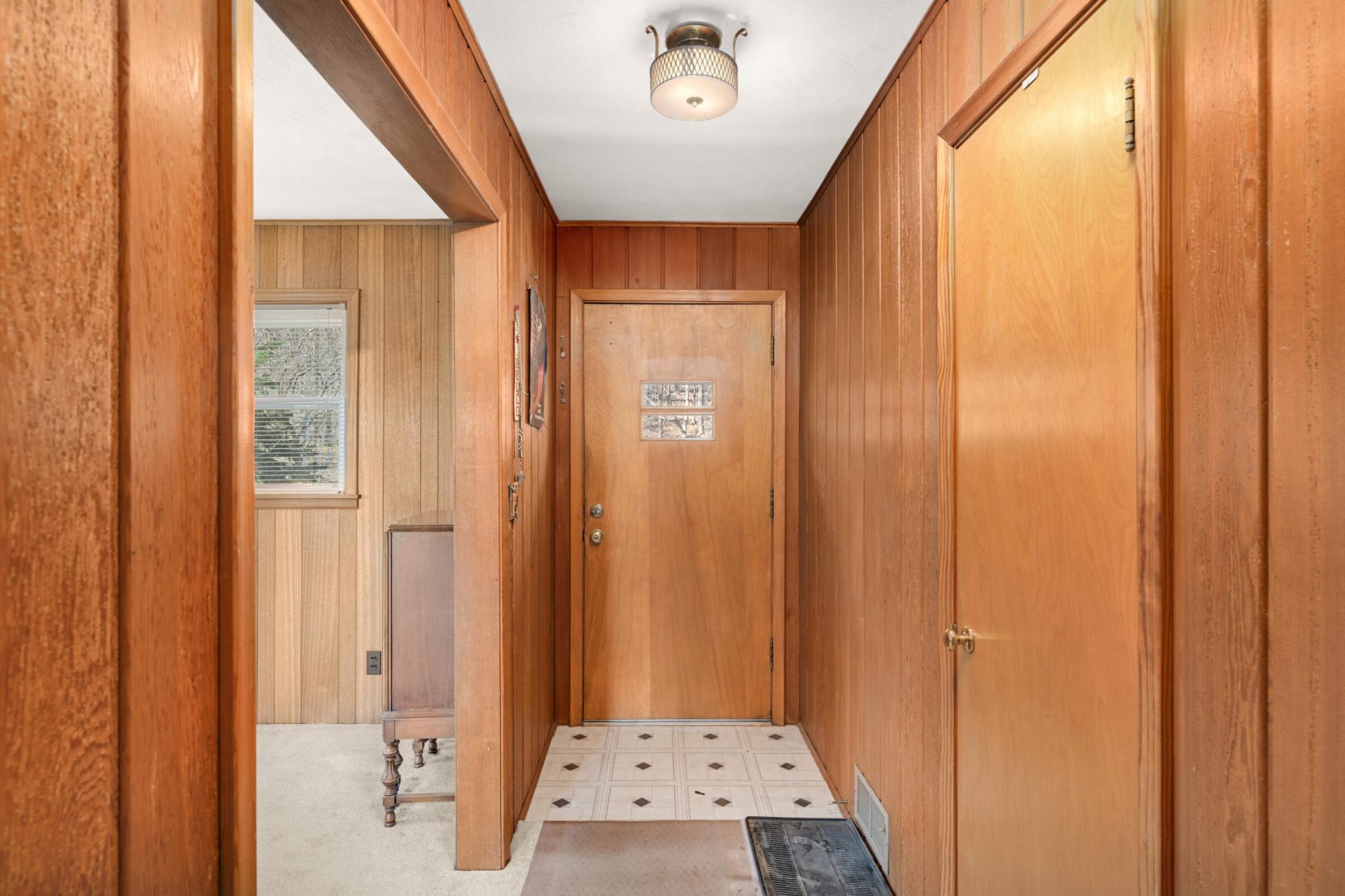 576 Lexington Parkway S