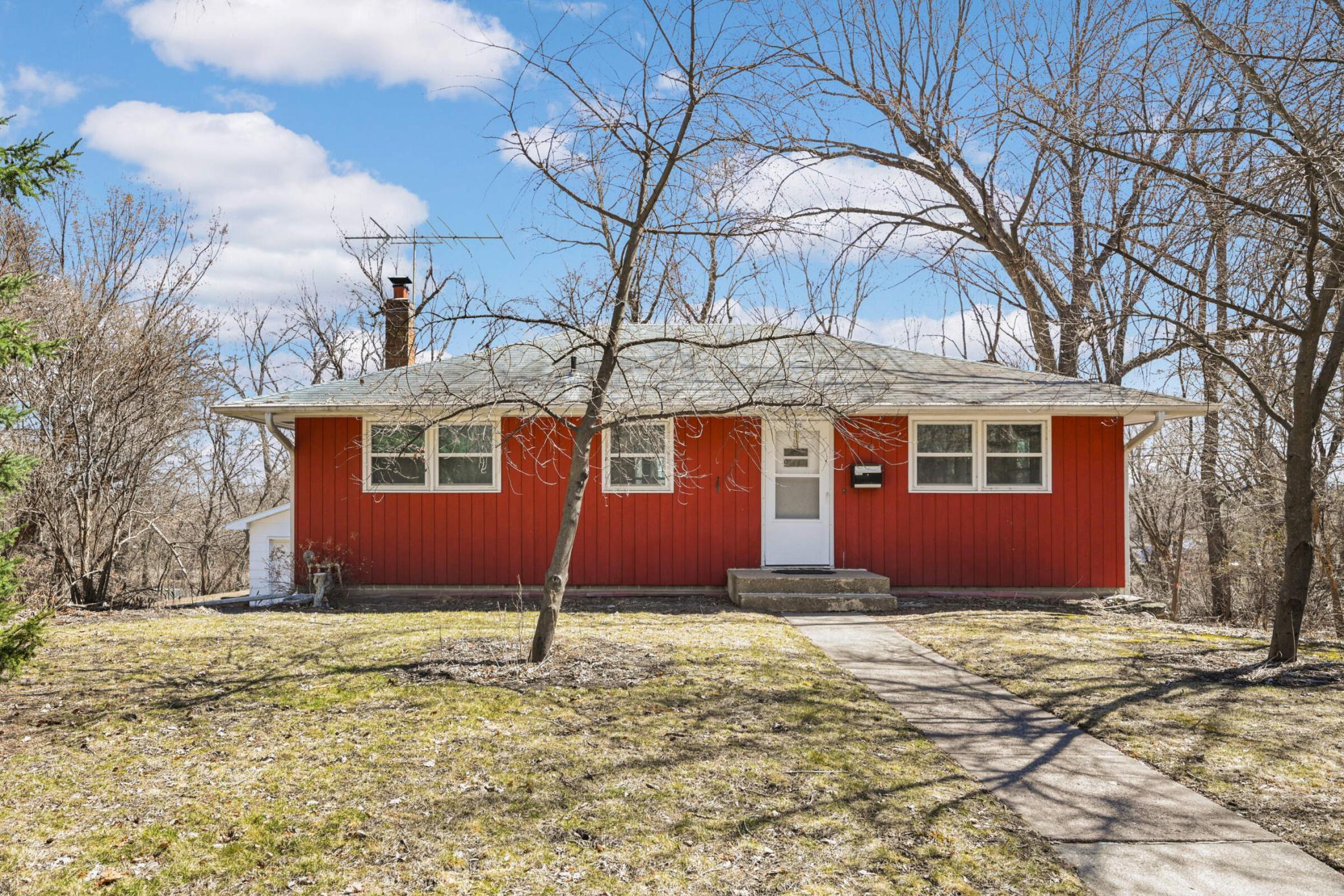 576 Lexington Parkway S