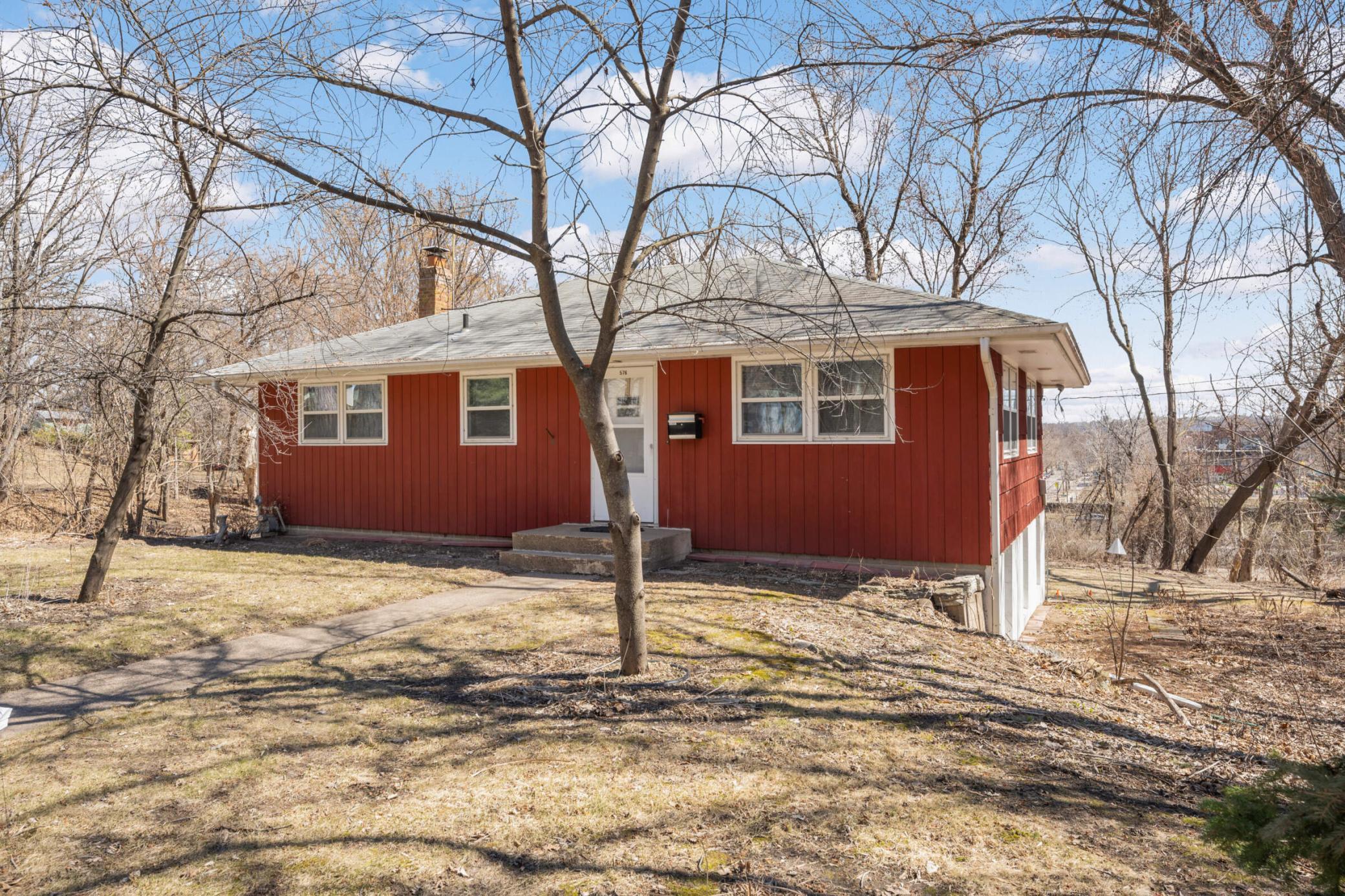 576 Lexington Parkway S