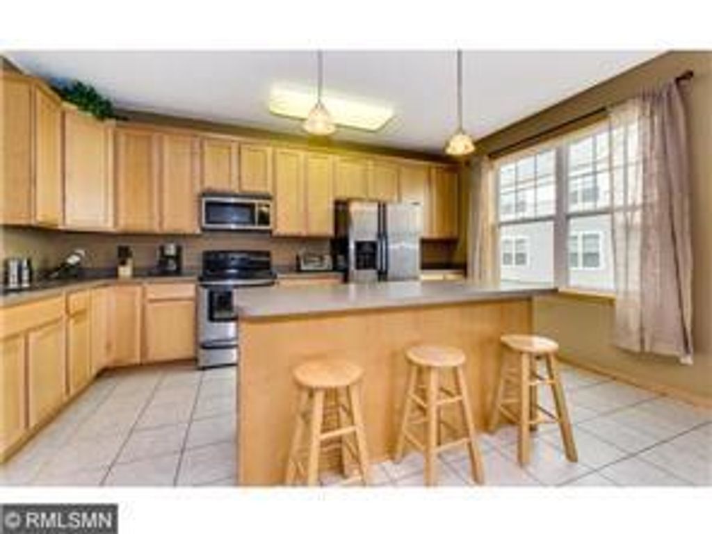 Photo of 1679 Village Trail E #2, Maplewood, MN 55109 (MLS # 7072364)