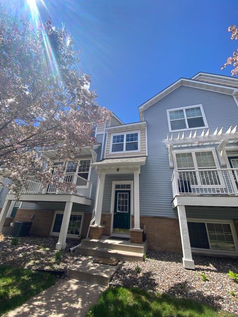 1679 Village Trail E 2 Maplewood MN 55109