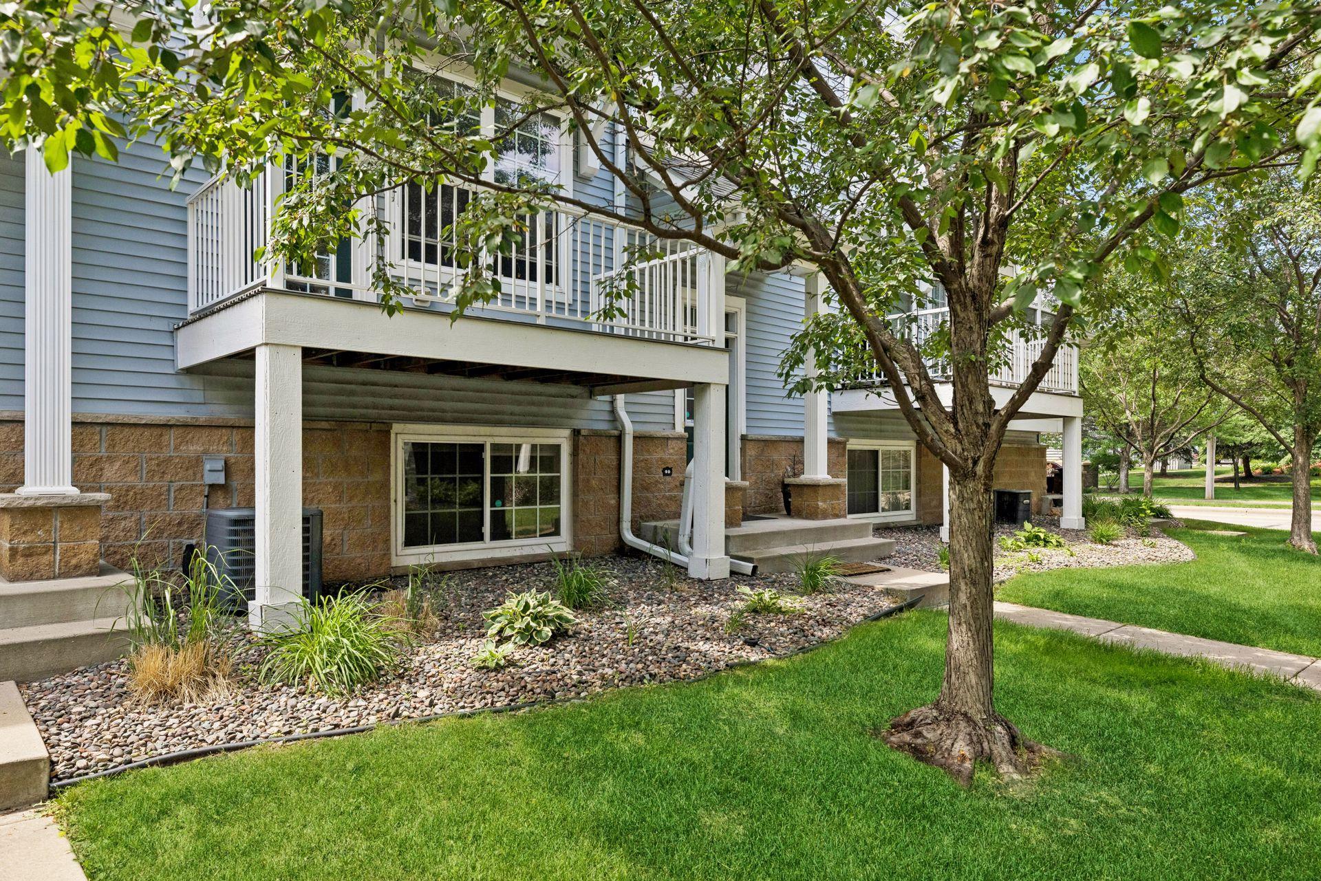 1679 Village Trail E 2