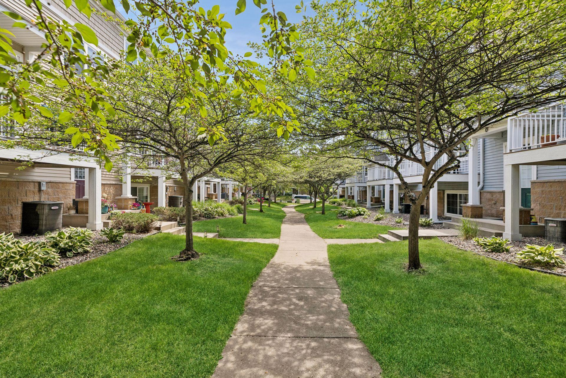1679 Village Trail E 2