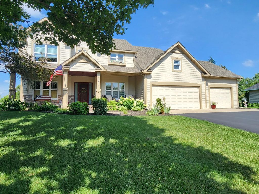 Photo of 10610 Pinnacle Way, Woodbury, MN 55129 (MLS # 7101448)
