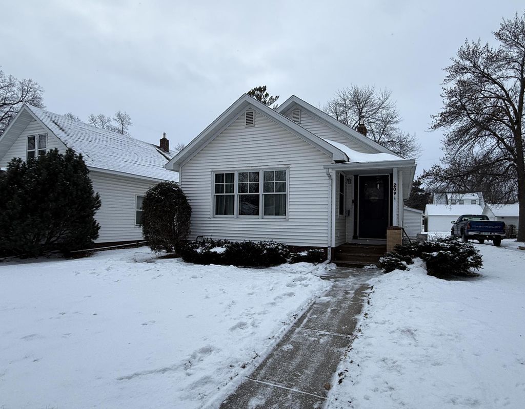 Photo of 209 N 10th Street, Montevideo, MN 56265 (MLS # 7018329)