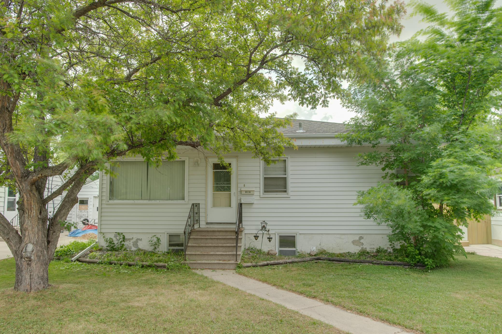 614 16th Street N - Photo 2