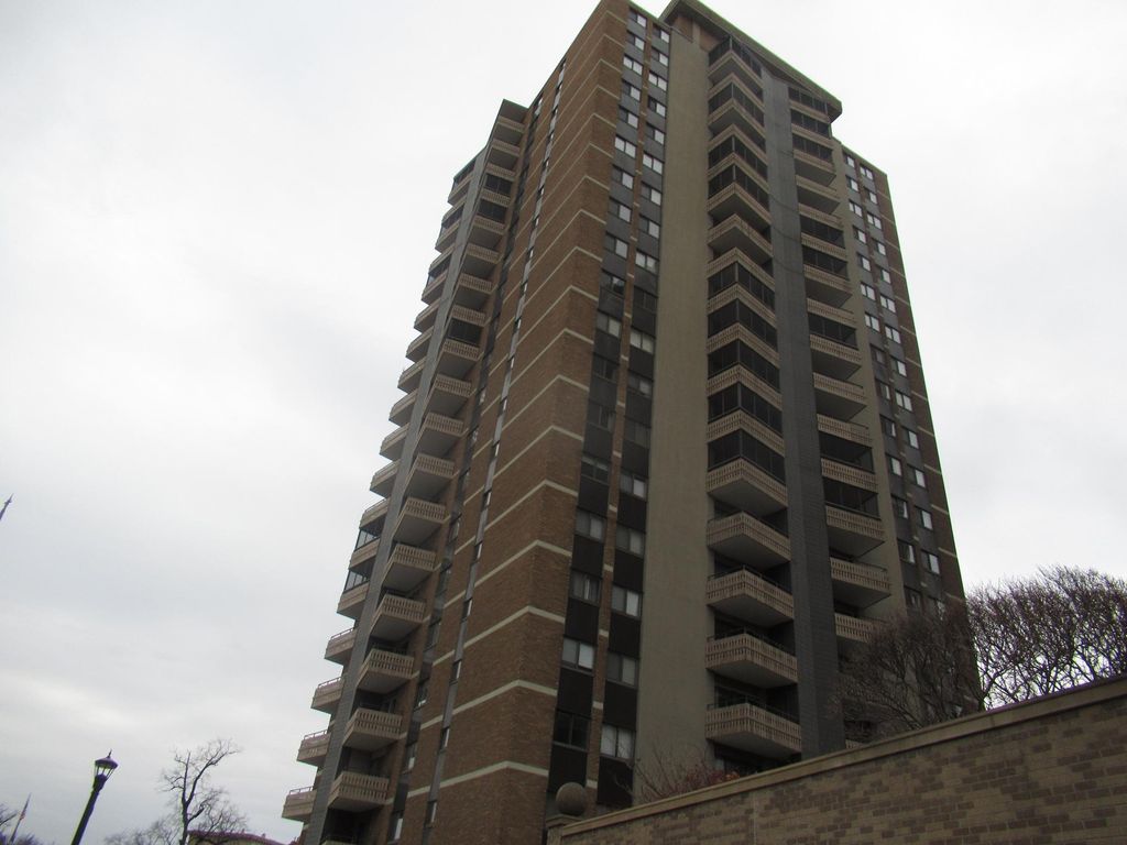 Photo of 410 Groveland Avenue #204, Minneapolis, MN 55403 (MLS # 7044517)