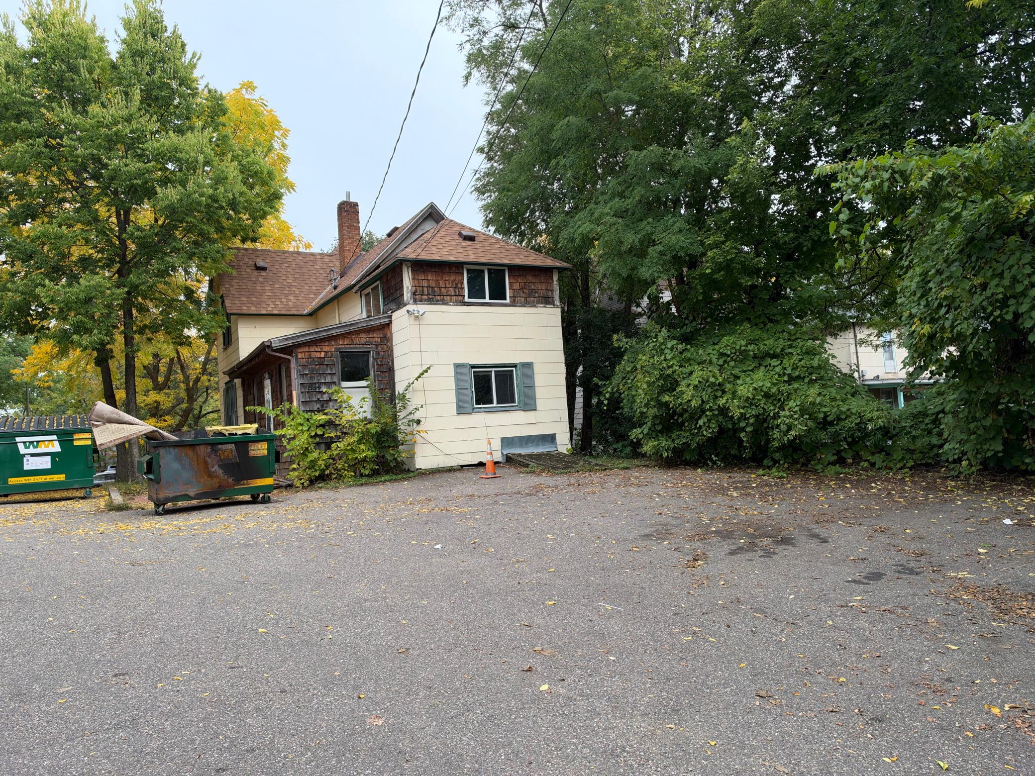 894 5th Street E
